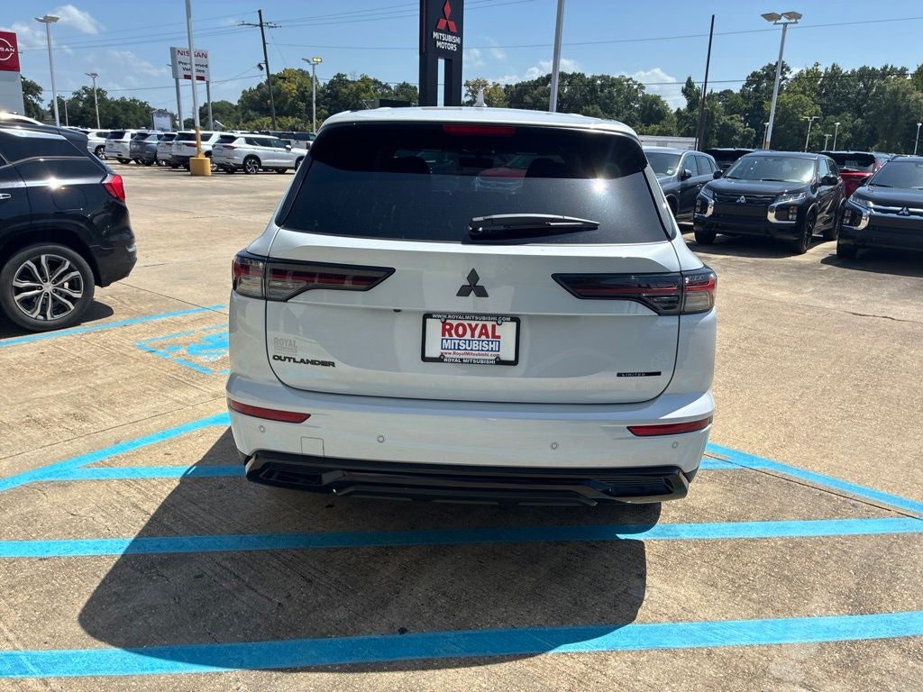 2026 Mitsubishi Outlander LE