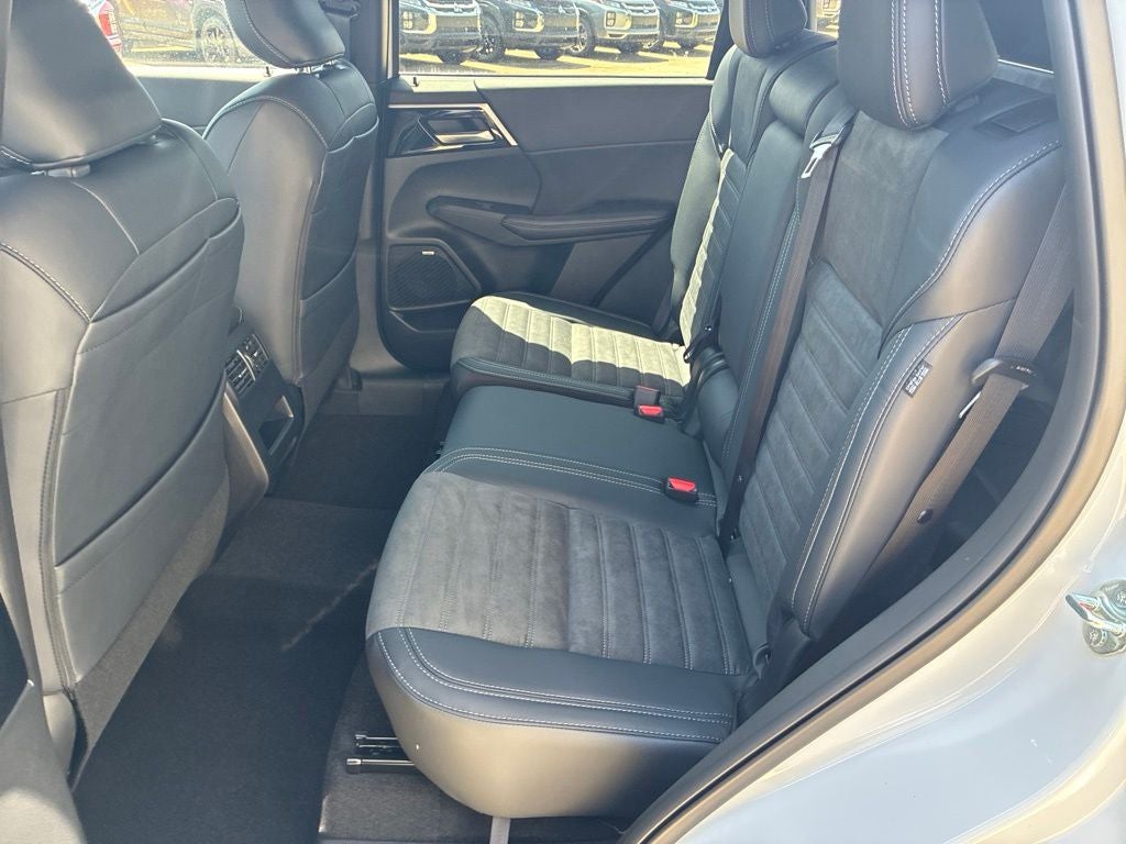 2026 Mitsubishi Outlander LE