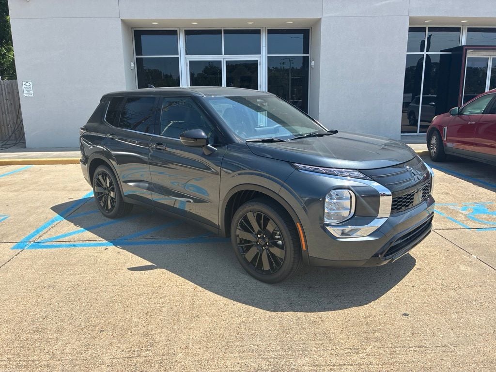 2026 Mitsubishi Outlander LE