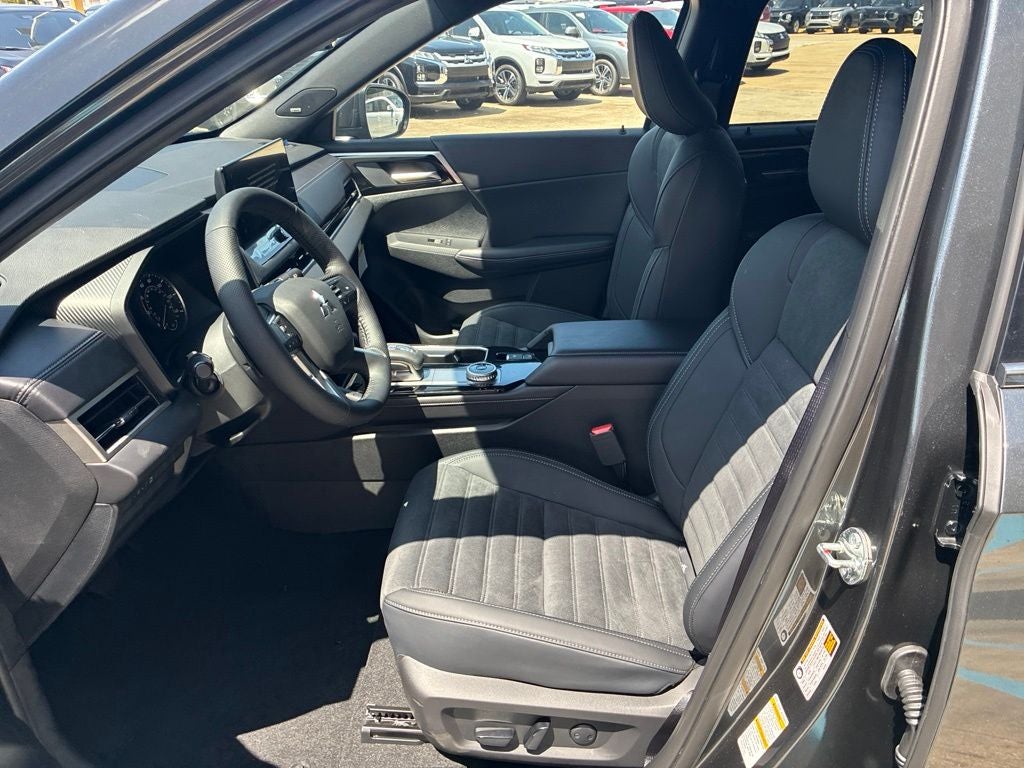 2026 Mitsubishi Outlander LE