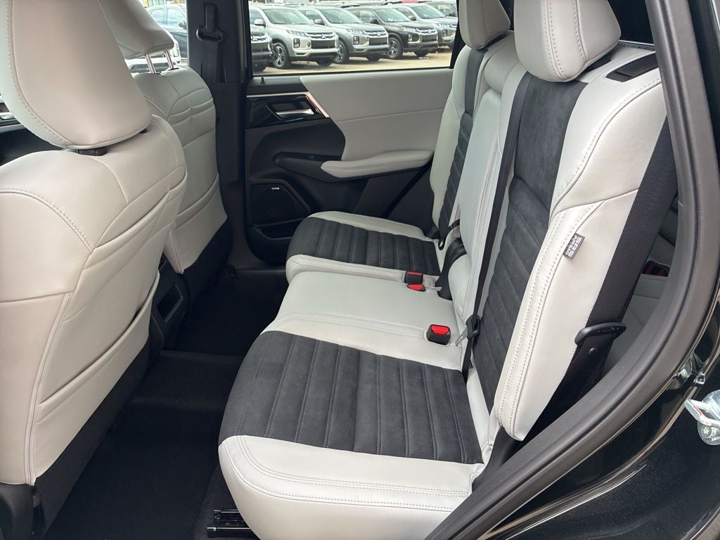 2026 Mitsubishi Outlander SE