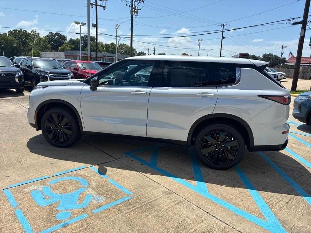 2026 Mitsubishi Outlander LE