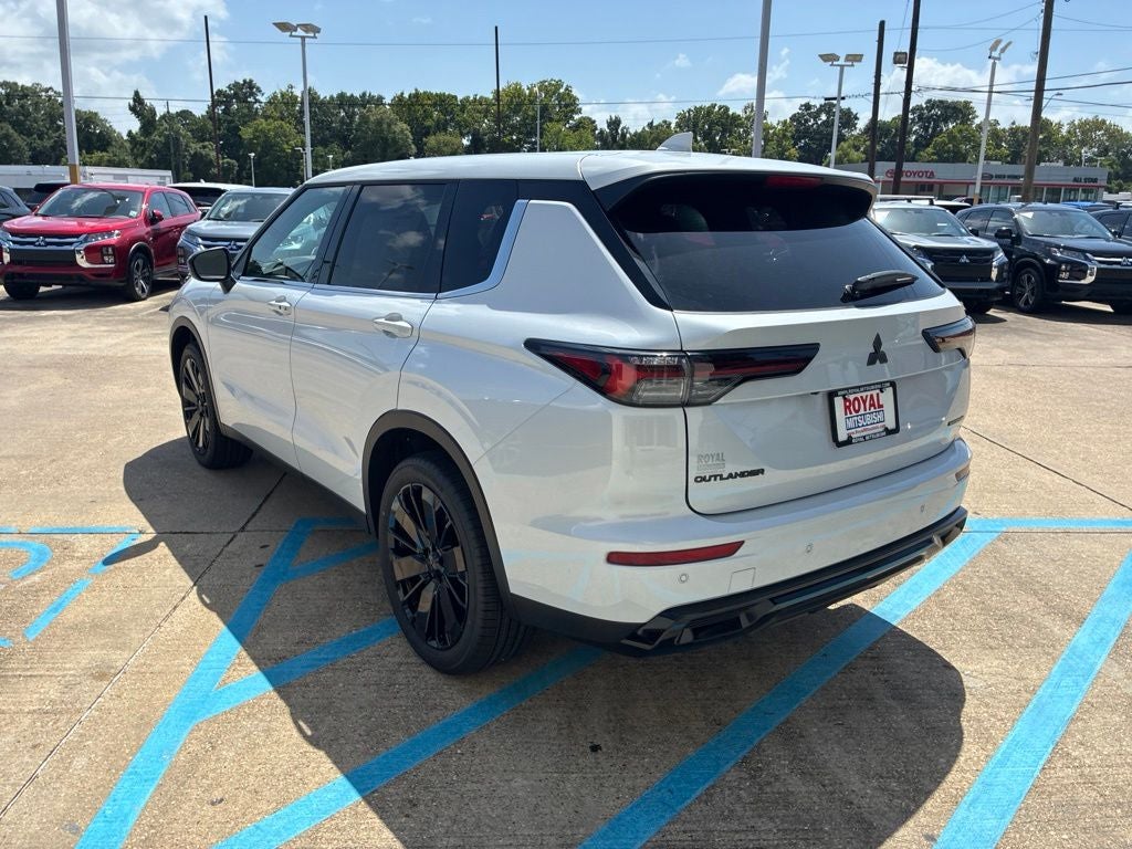 2026 Mitsubishi Outlander LE
