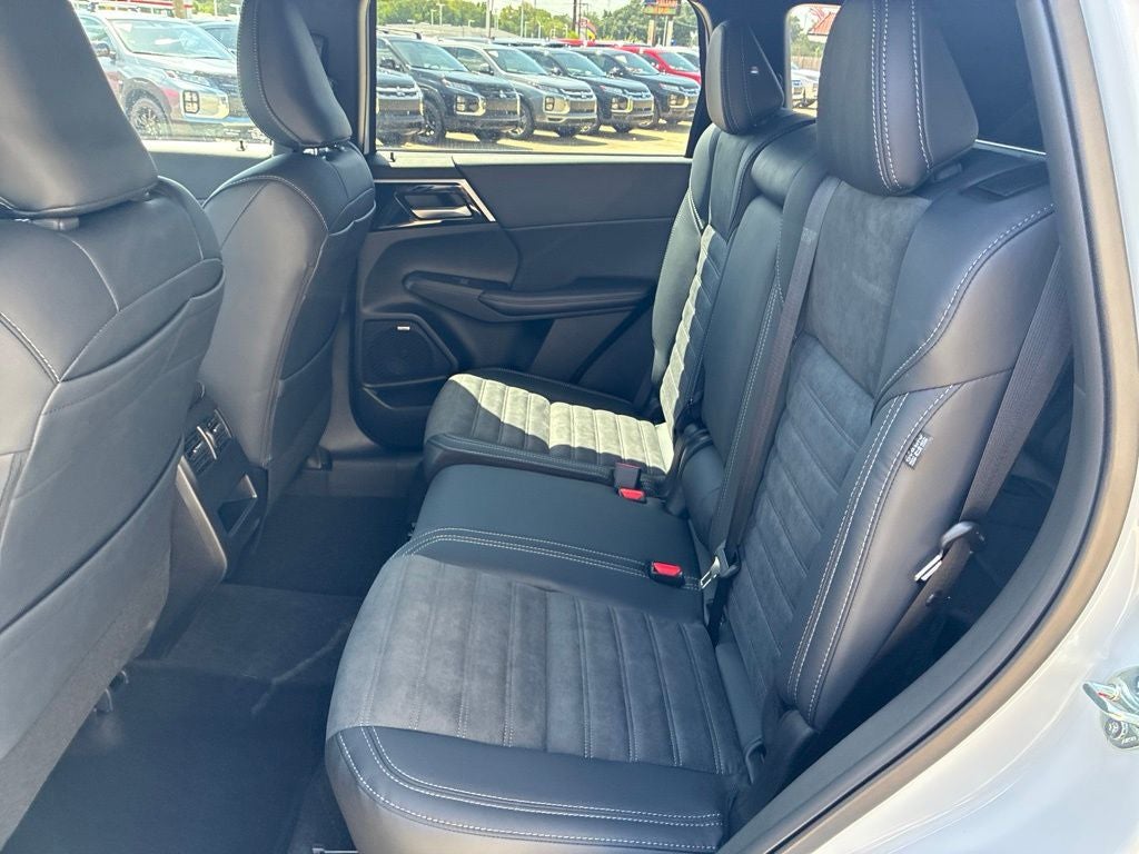 2026 Mitsubishi Outlander LE