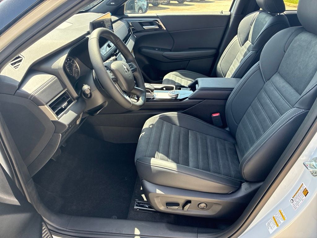 2026 Mitsubishi Outlander LE