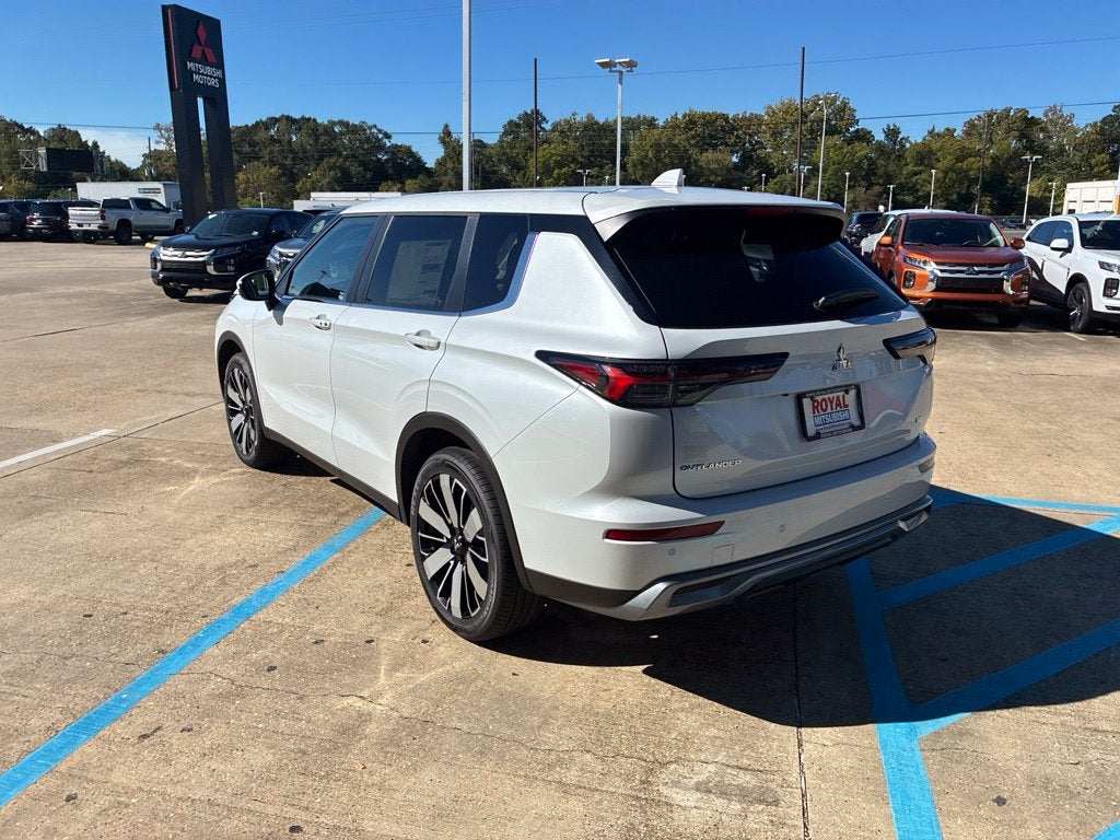 2026 Mitsubishi Outlander SE