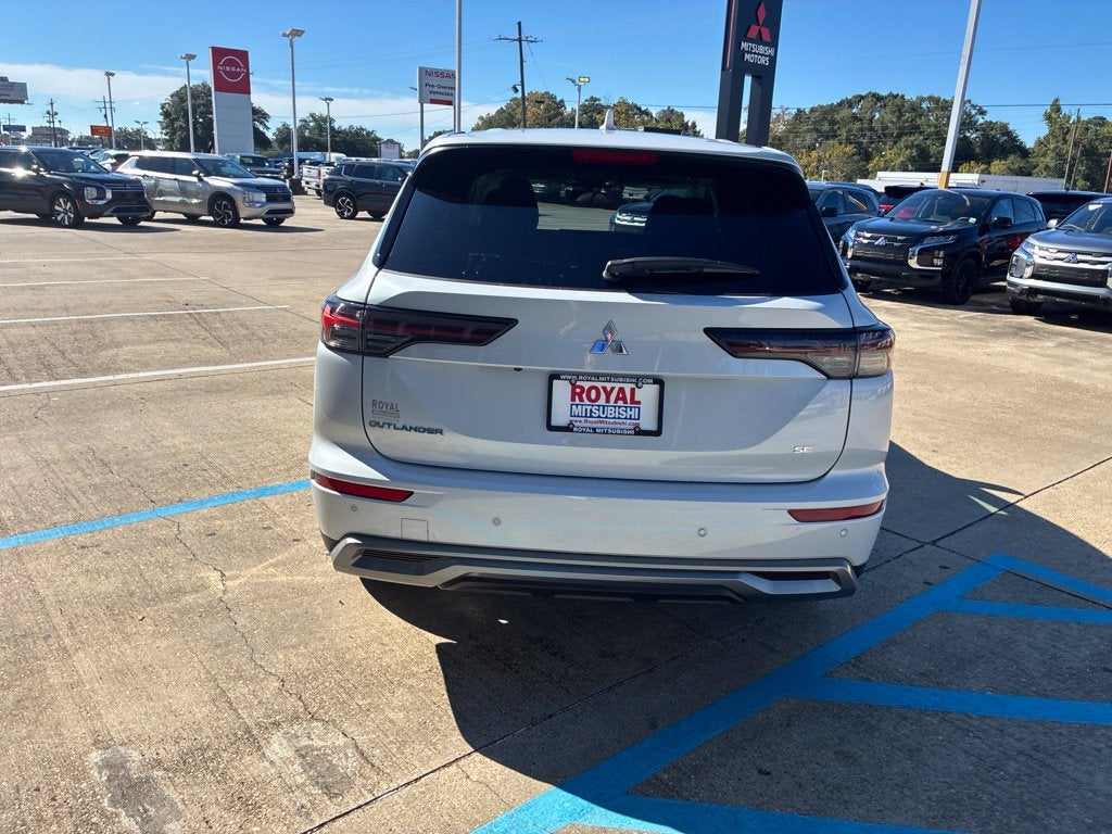 2026 Mitsubishi Outlander SE
