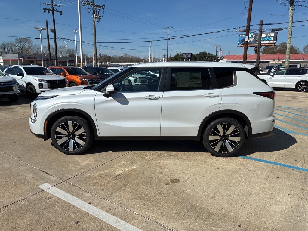 2026 Mitsubishi Outlander SE