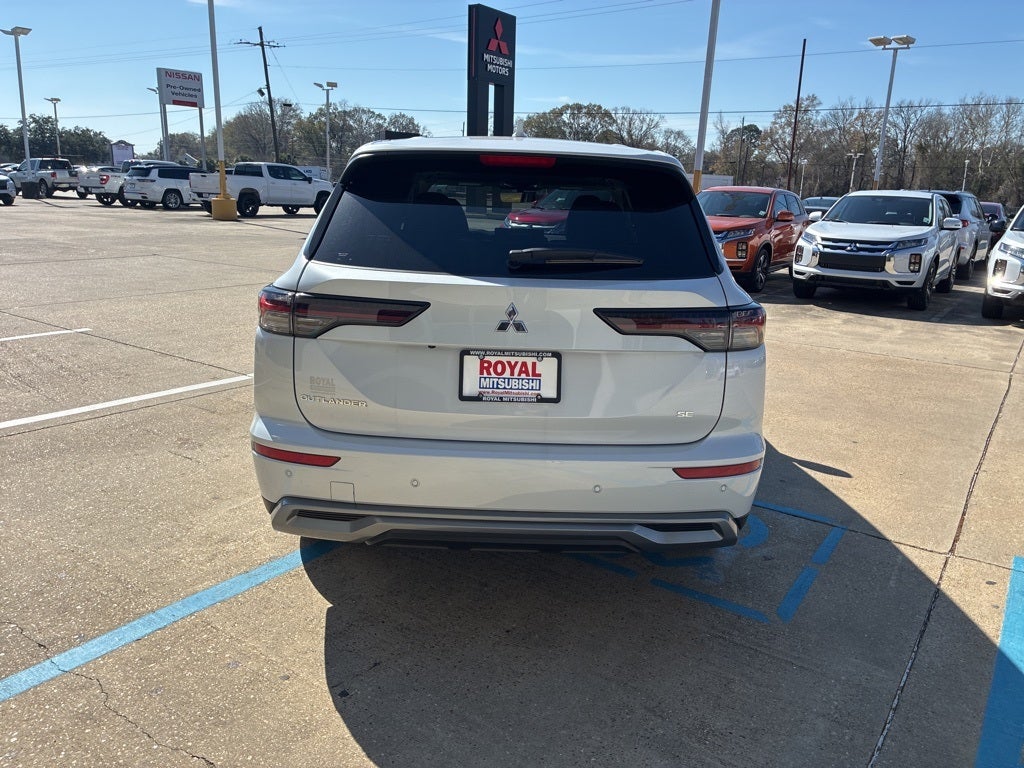 2026 Mitsubishi Outlander SE