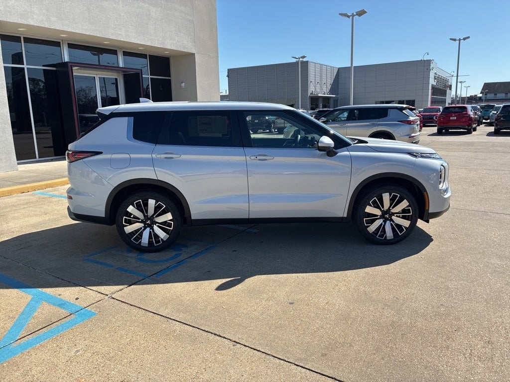 2026 Mitsubishi Outlander SE