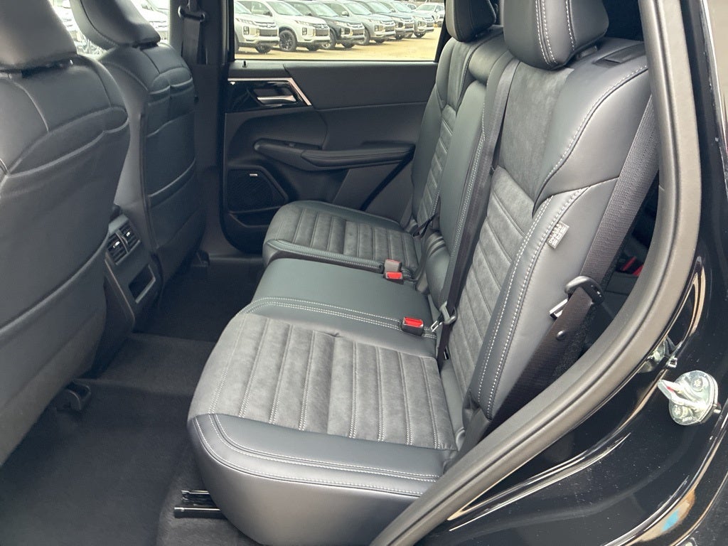 2026 Mitsubishi Outlander SE