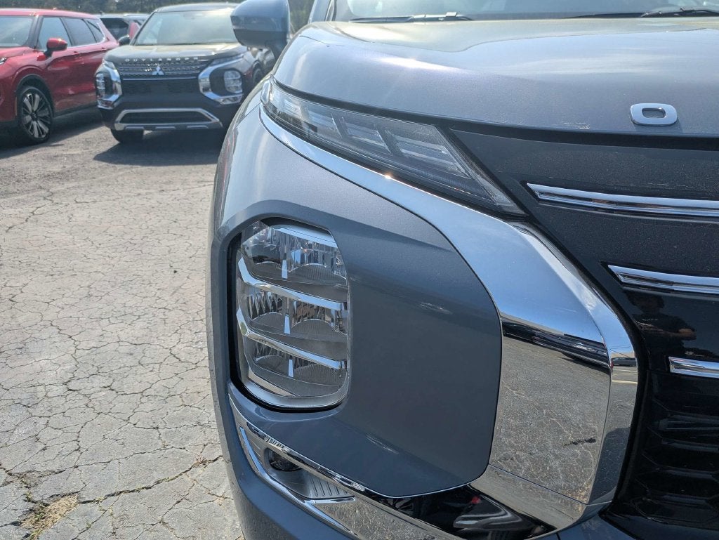 2026 Mitsubishi Outlander Base