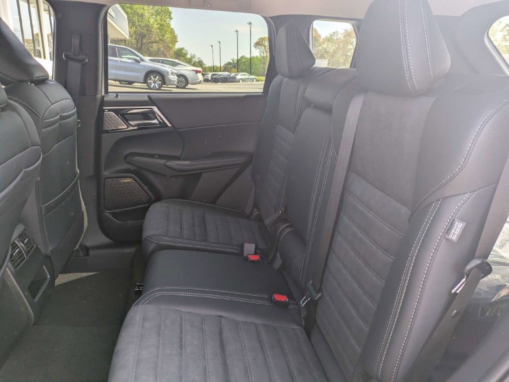2026 Mitsubishi Outlander Base