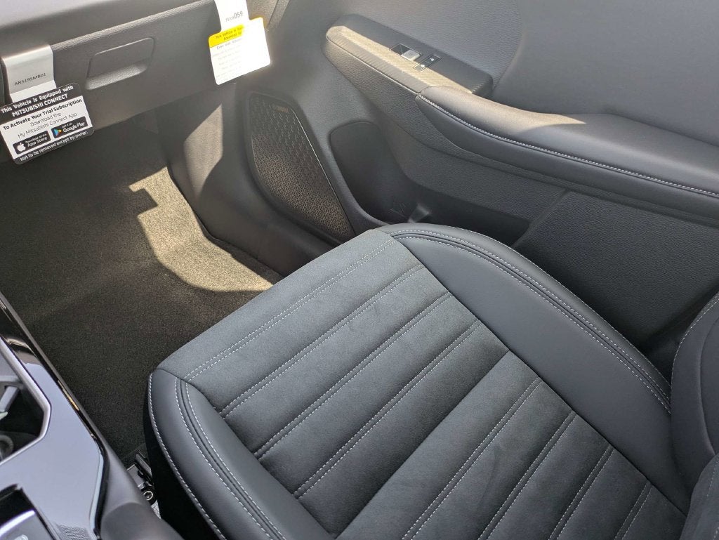 2026 Mitsubishi Outlander Base