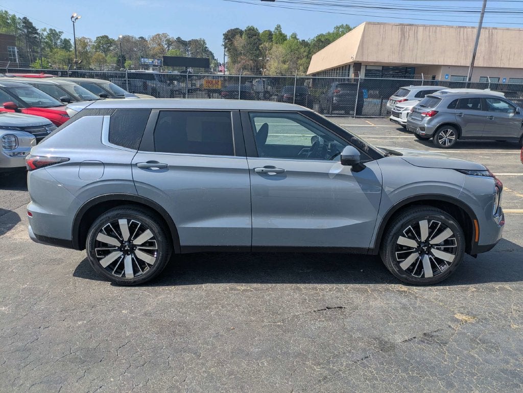 2026 Mitsubishi Outlander Base