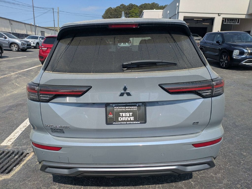 2026 Mitsubishi Outlander Base