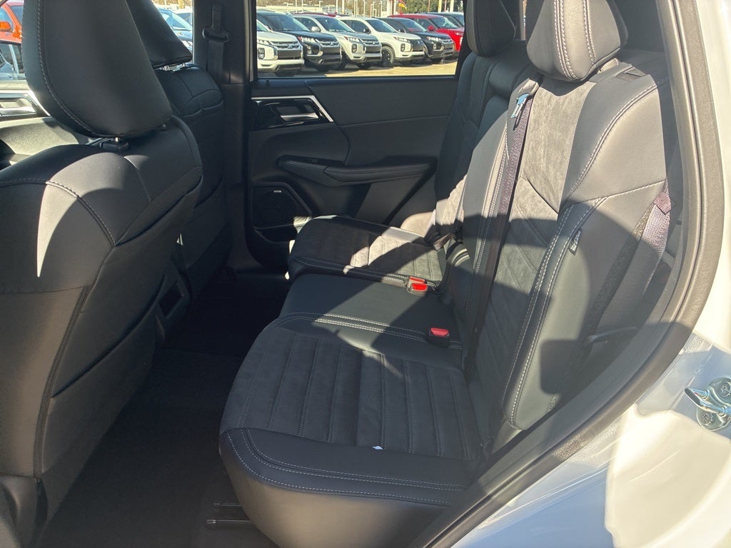 2026 Mitsubishi Outlander SE