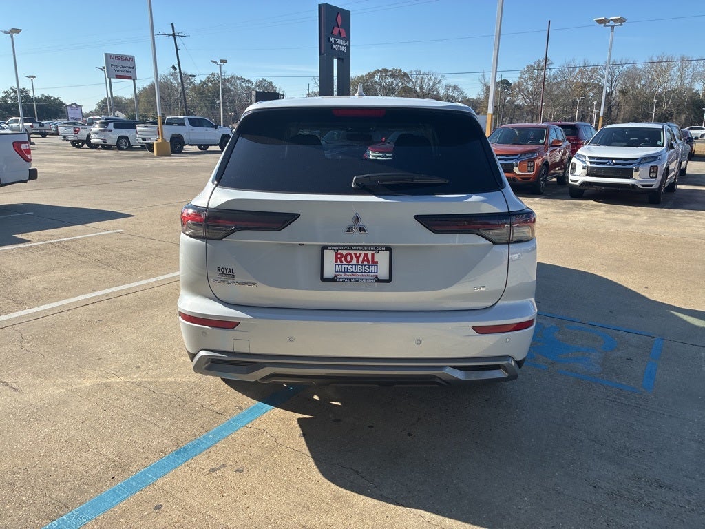 2026 Mitsubishi Outlander SE