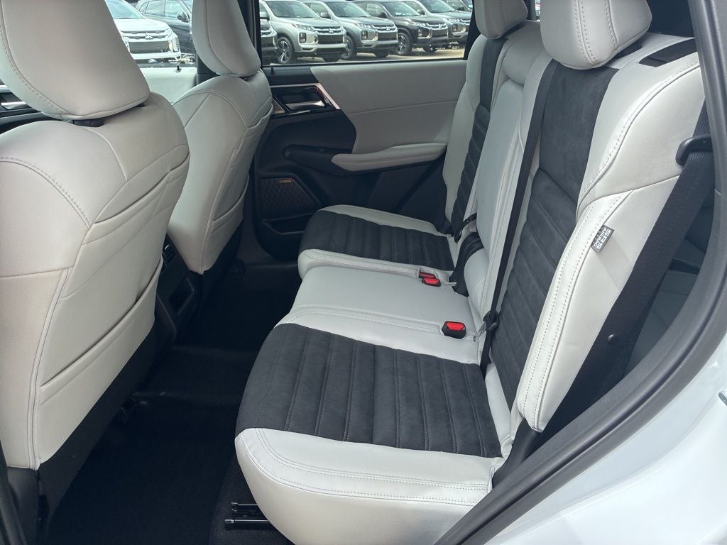 2026 Mitsubishi Outlander SE