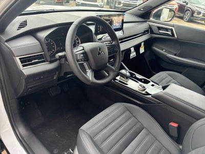 2026 Mitsubishi Outlander LE