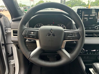 2026 Mitsubishi Outlander LE