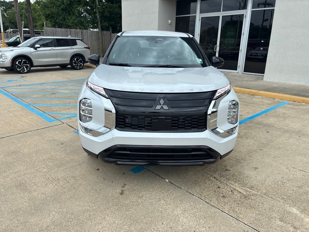 2026 Mitsubishi Outlander LE