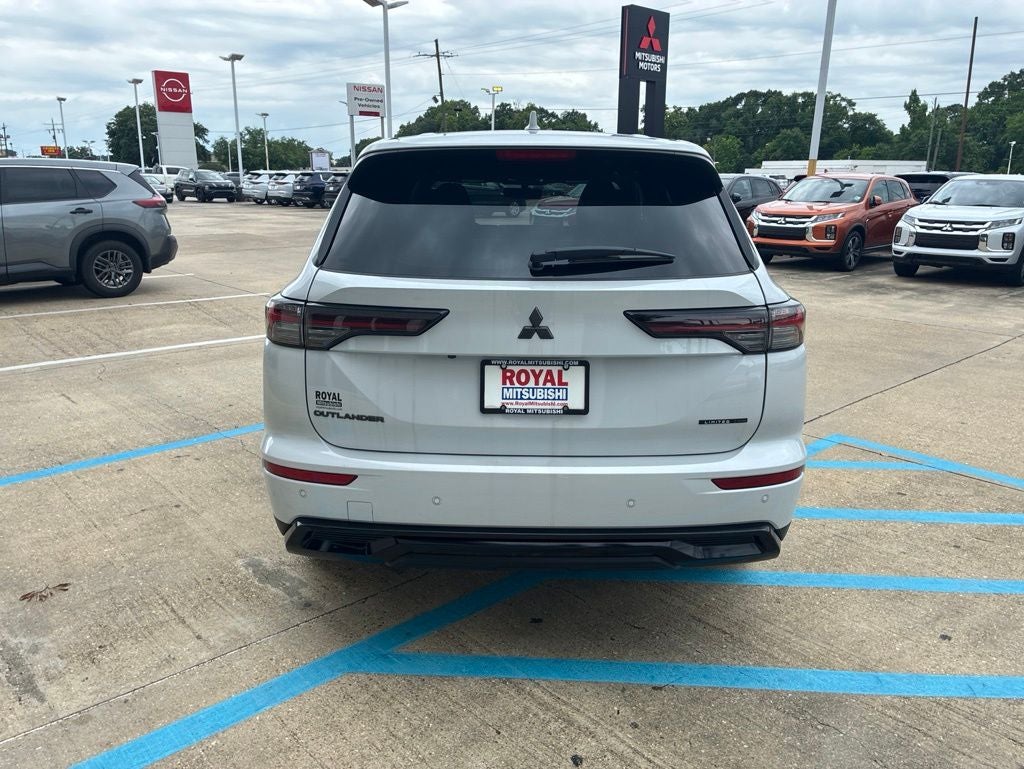 2026 Mitsubishi Outlander LE