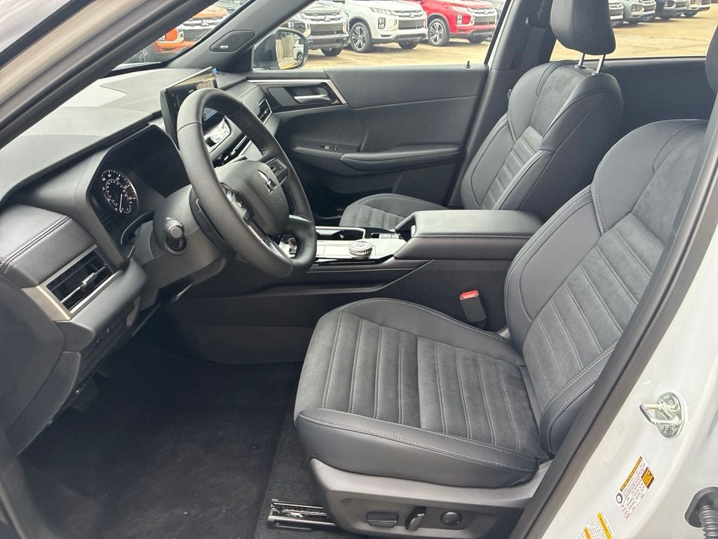 2026 Mitsubishi Outlander LE