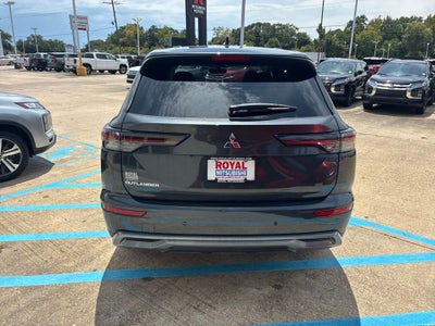 2026 Mitsubishi Outlander SE
