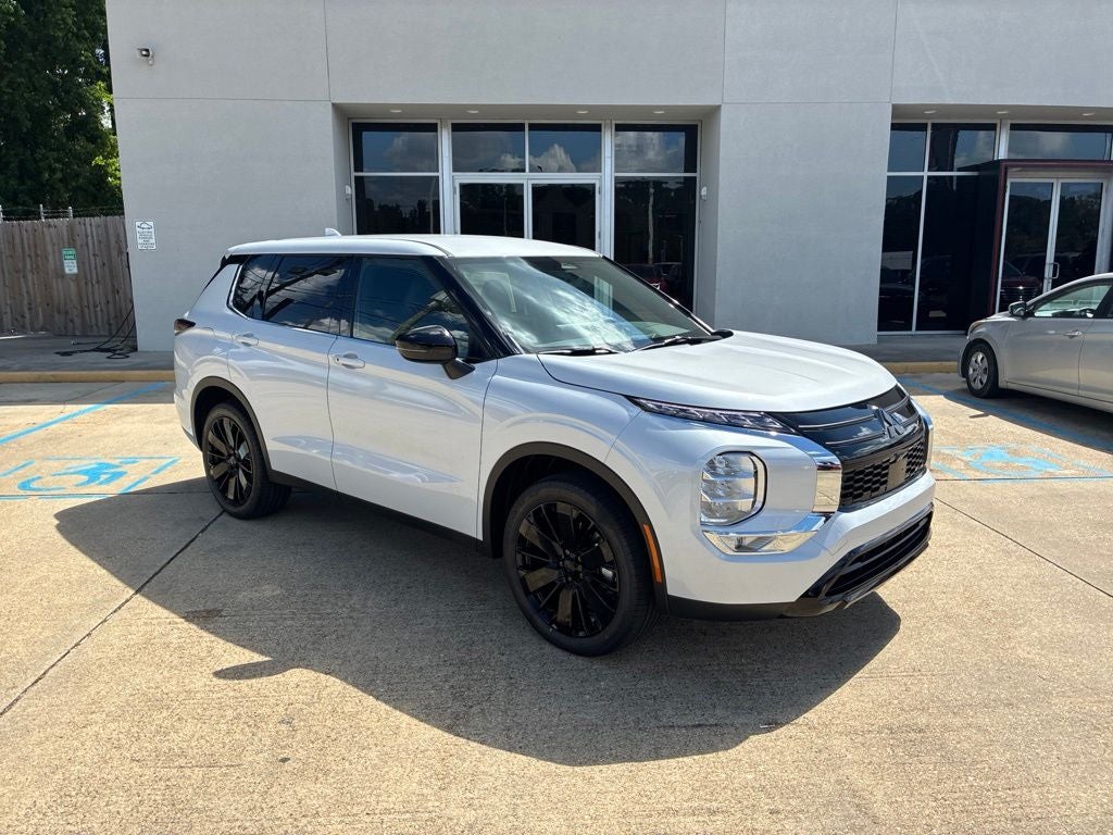 2026 Mitsubishi Outlander LE