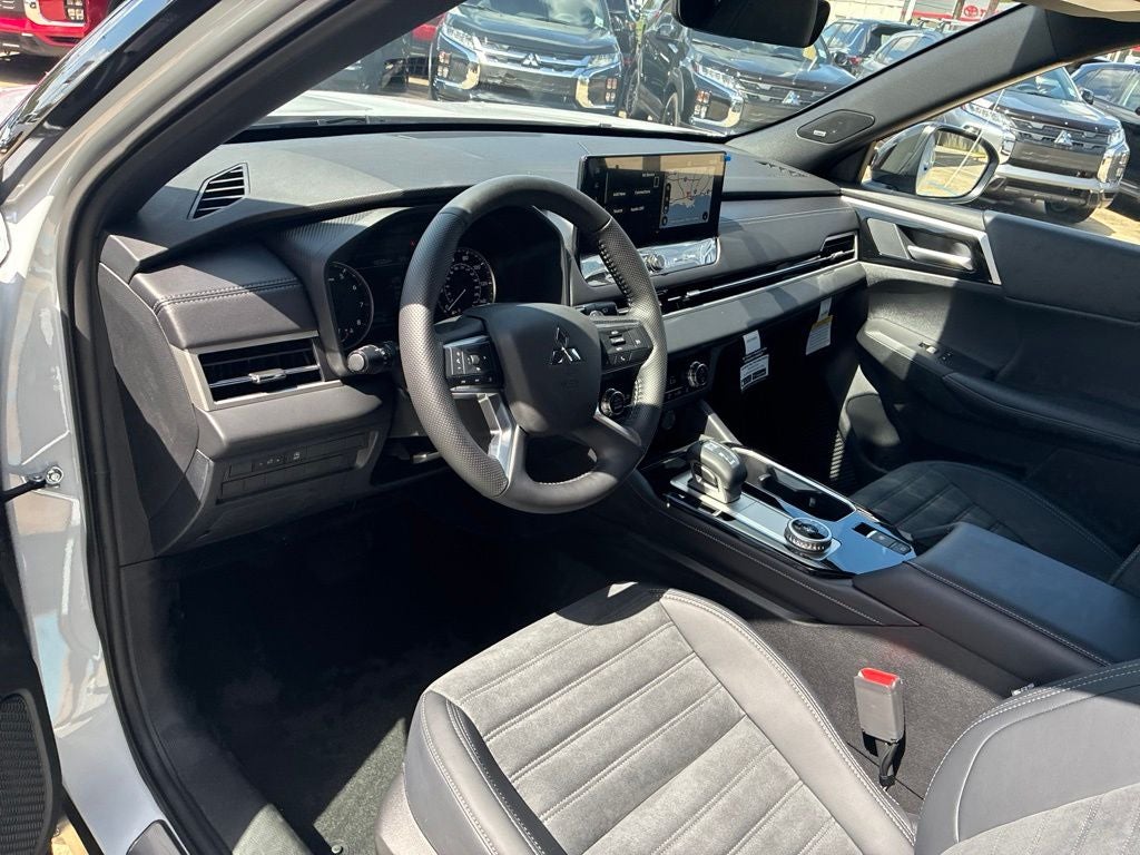 2026 Mitsubishi Outlander LE