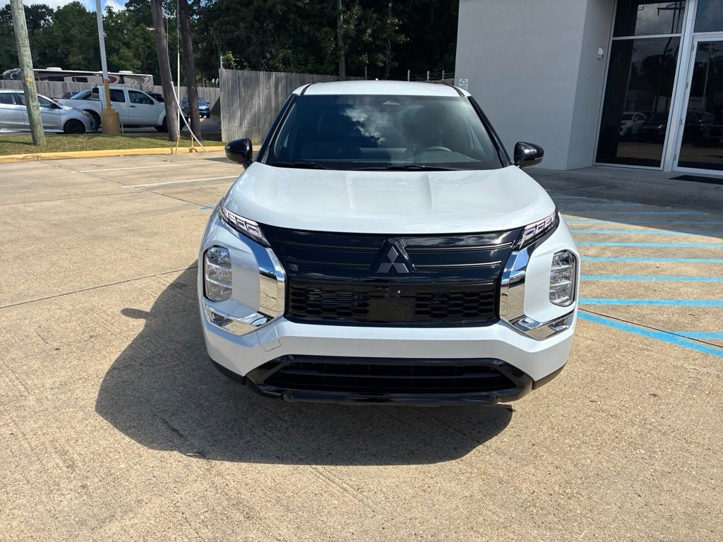 2026 Mitsubishi Outlander LE