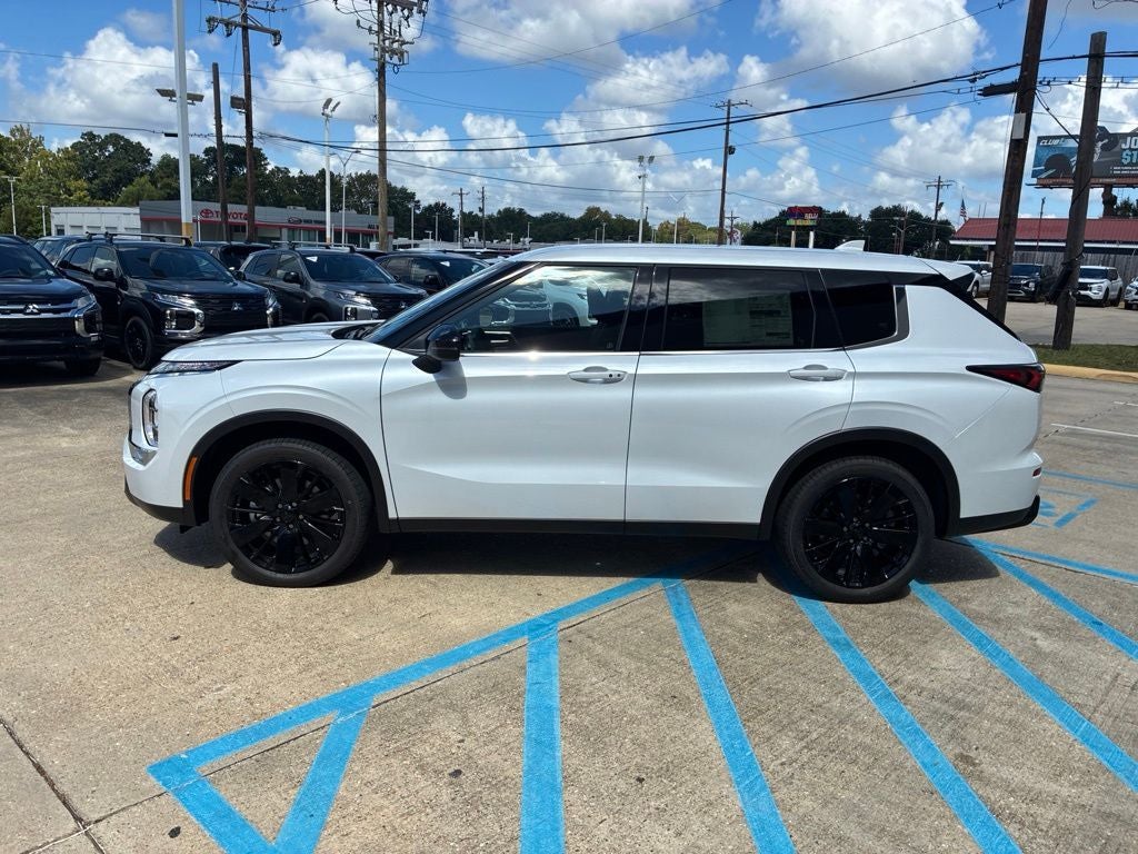 2026 Mitsubishi Outlander LE