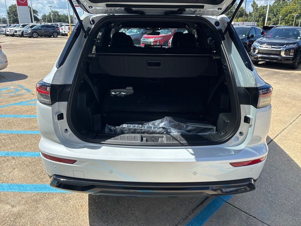 2026 Mitsubishi Outlander LE