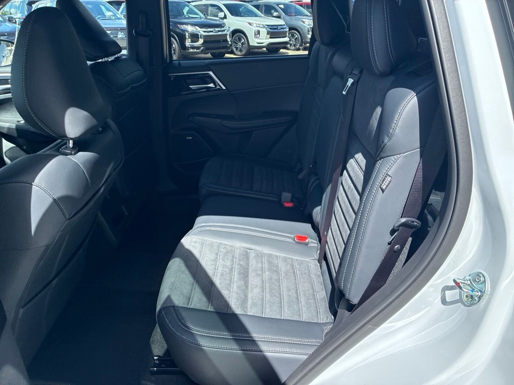 2026 Mitsubishi Outlander LE