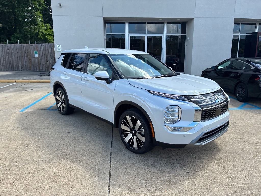 2026 Mitsubishi Outlander SE