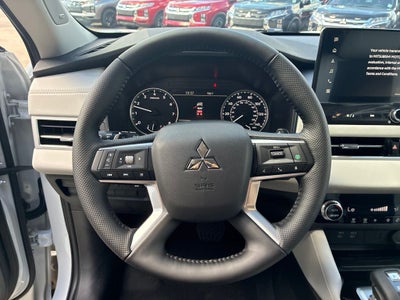2026 Mitsubishi Outlander SE