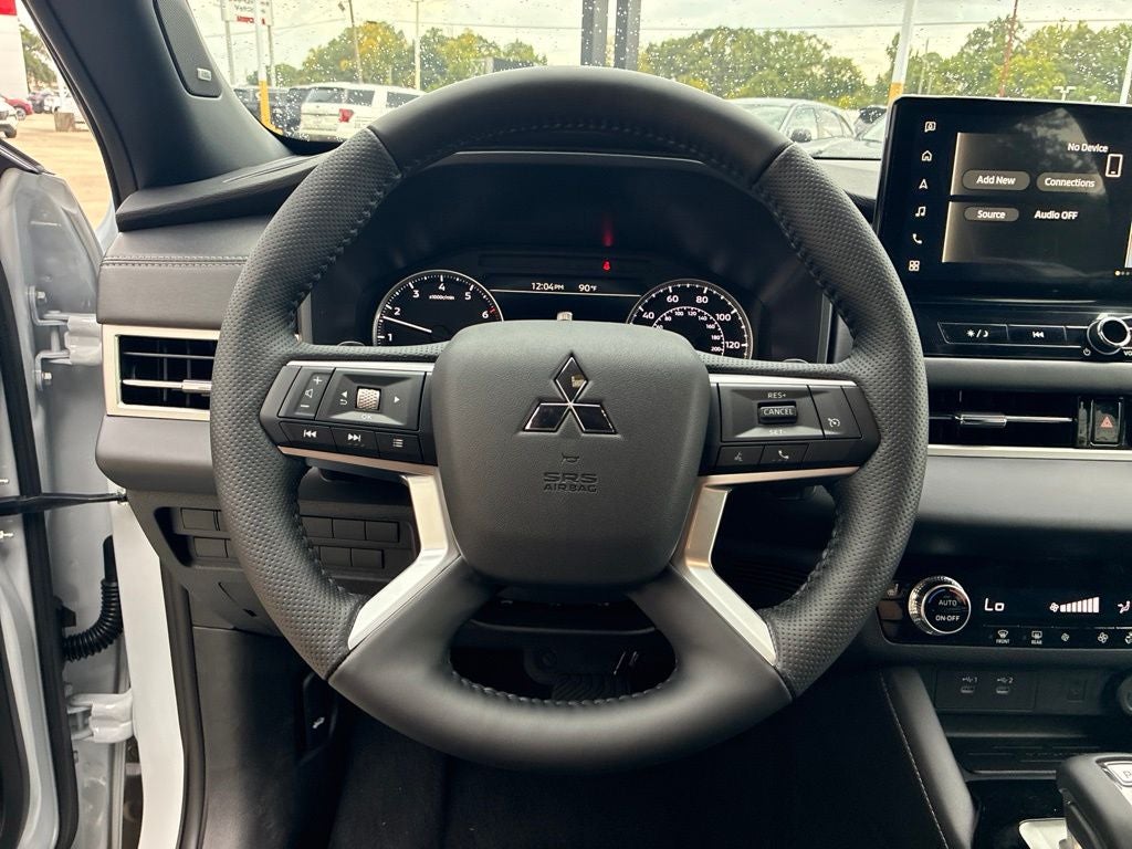 2026 Mitsubishi Outlander LE