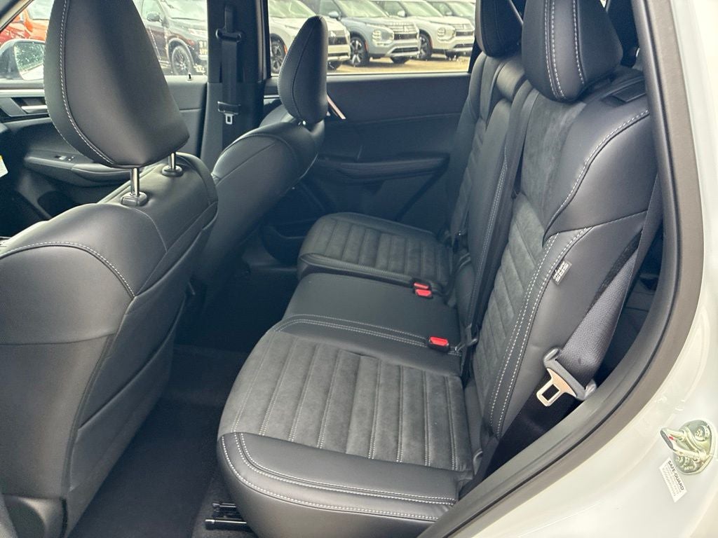 2026 Mitsubishi Outlander LE