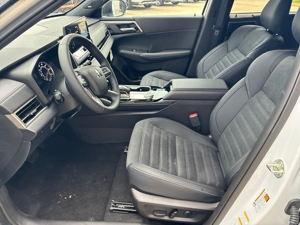 2026 Mitsubishi Outlander LE