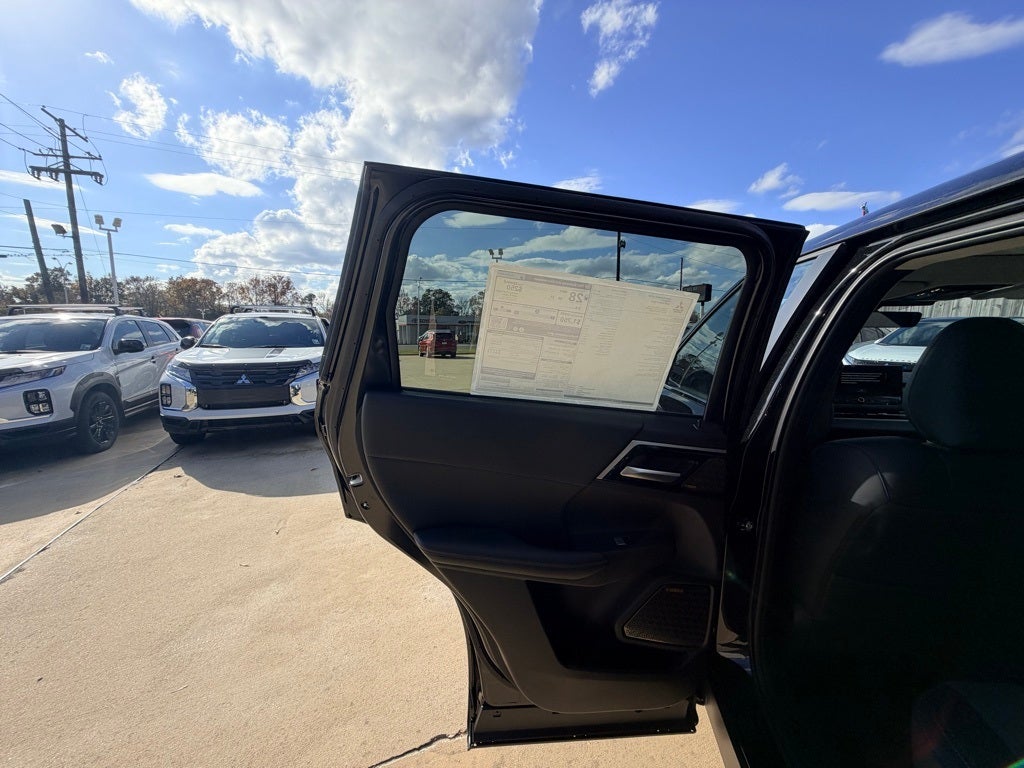 2026 Mitsubishi Outlander SE