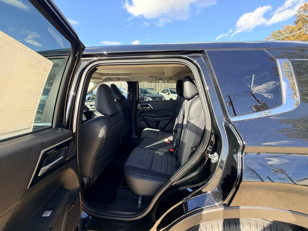 2026 Mitsubishi Outlander SE