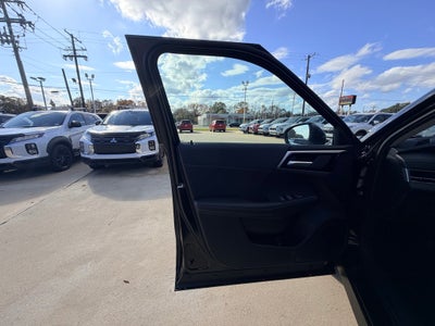 2026 Mitsubishi Outlander SE