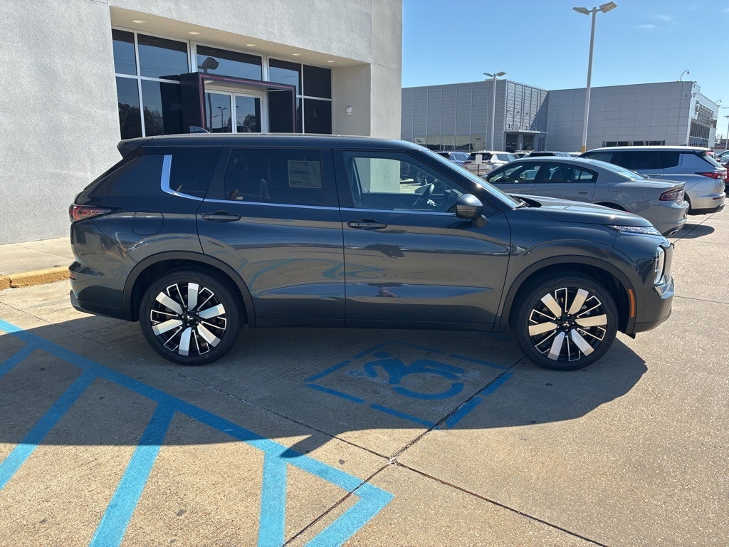 2026 Mitsubishi Outlander SE