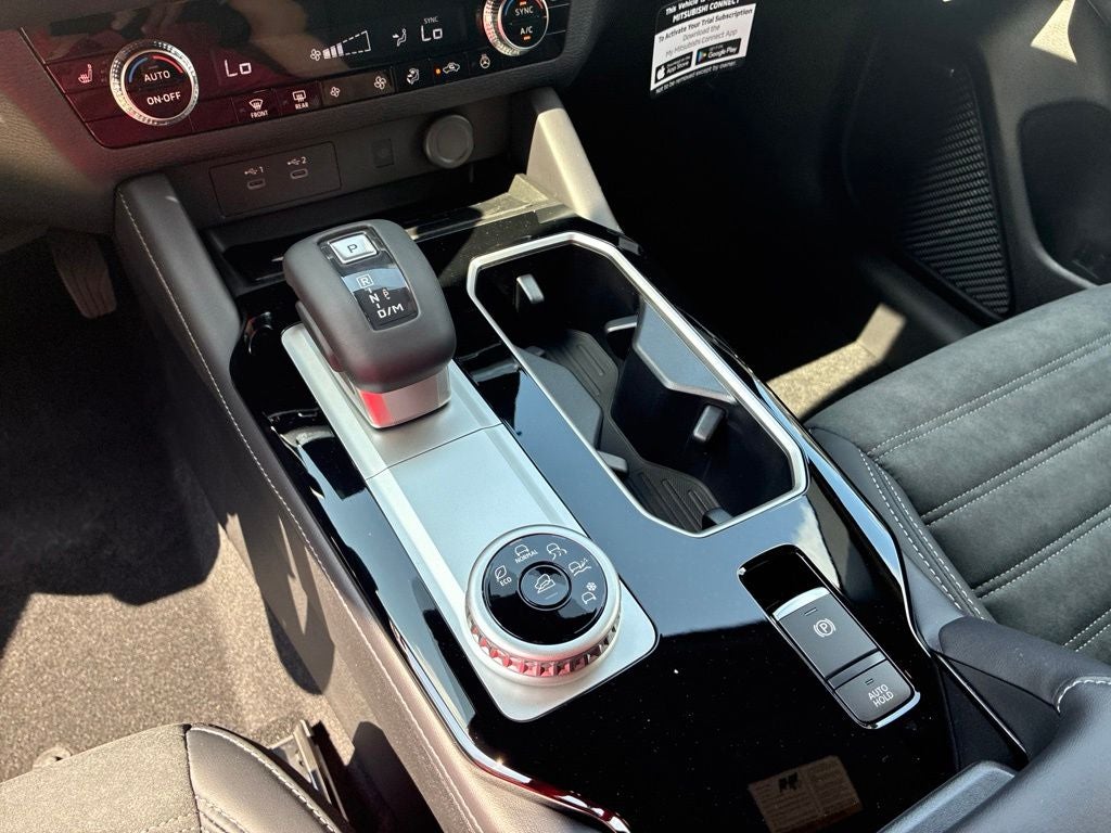 2026 Mitsubishi Outlander LE