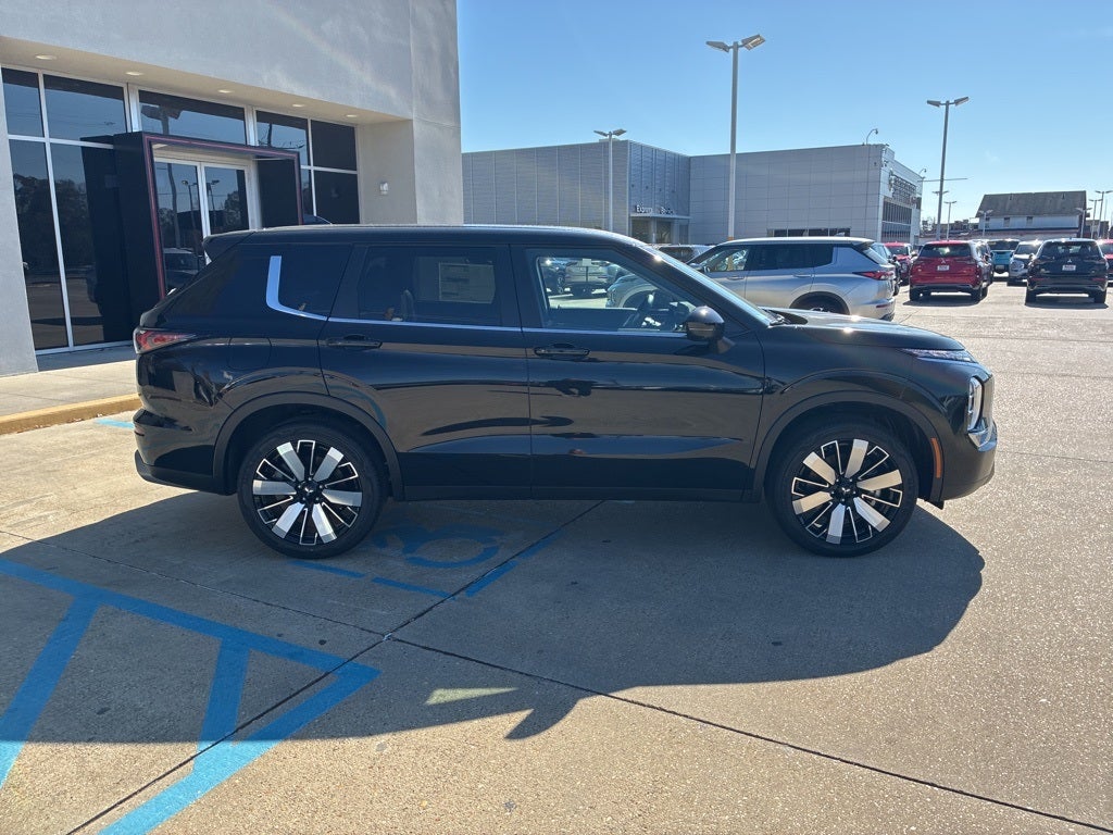 2026 Mitsubishi Outlander SE