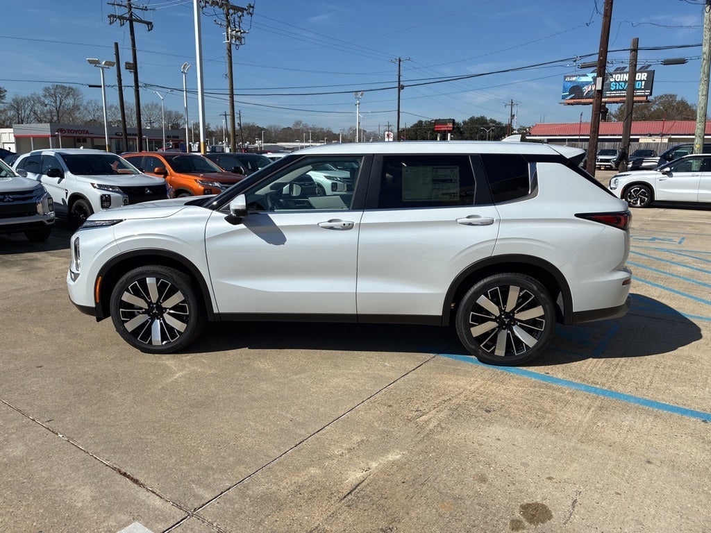 2026 Mitsubishi Outlander SE