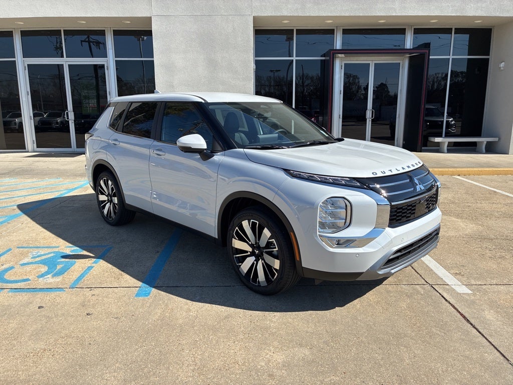 2026 Mitsubishi Outlander Base