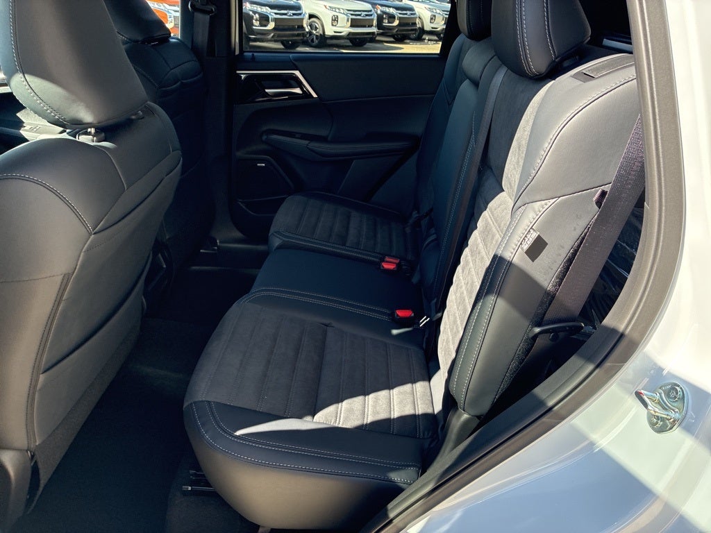 2026 Mitsubishi Outlander Base