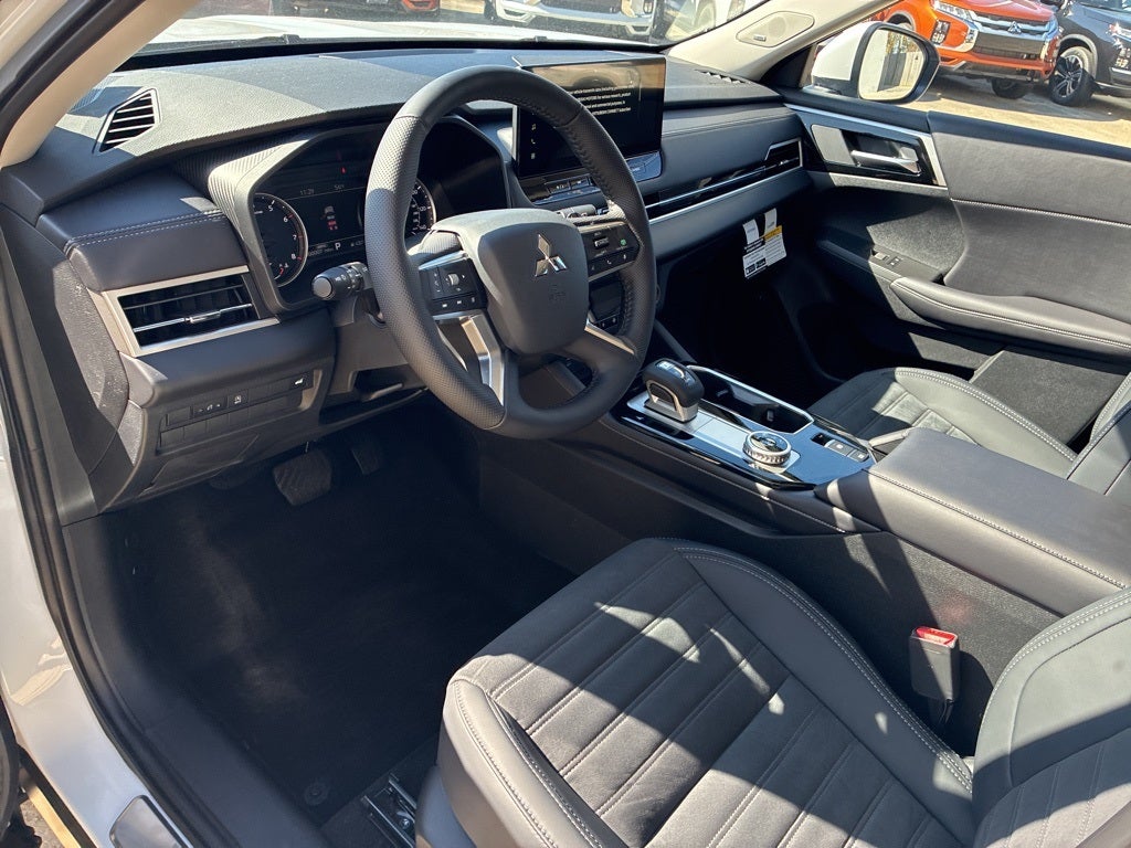 2026 Mitsubishi Outlander Base